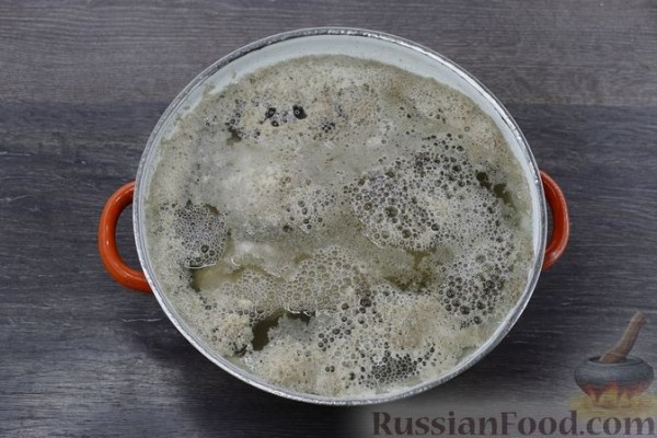 Праздничный холодец "Курица-наседка"