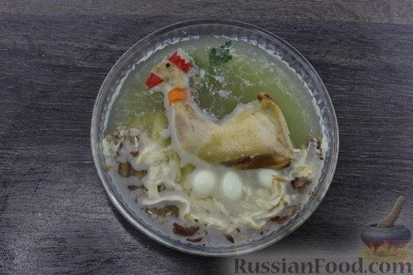 Праздничный холодец "Курица-наседка"