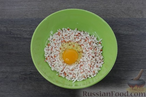 Драники с крабовыми палочками и укропом