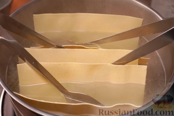 Лазанья с тунцом, стручковой фасолью и сыром