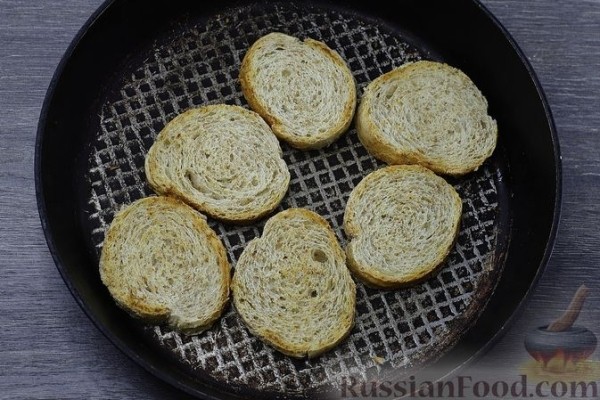 Бутерброды с крабовыми палочками, сыром и ананасами