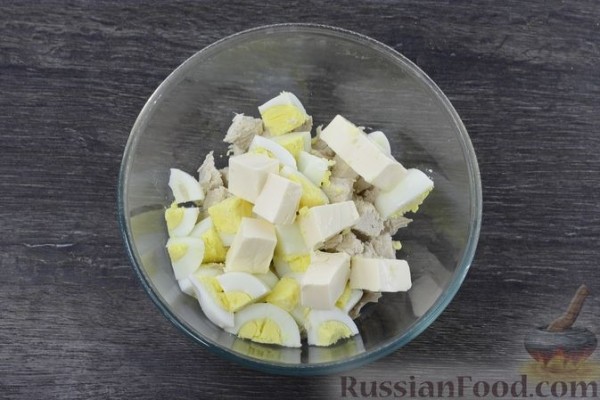 Закуска из ветчины с плавленым сыром и курицей