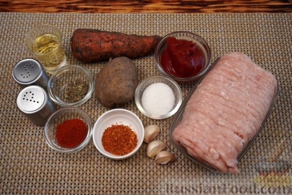 Котлеты из куриного фарша с овощами, в томатном соусе