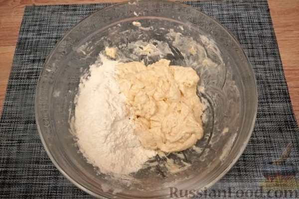 Пиде с бараньим фаршем и овощами