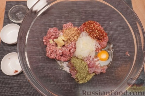 Террин из кролика, свинины и говядины, с беконом и фисташками