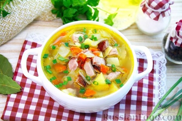 Суп с копчёным мясом и капустой