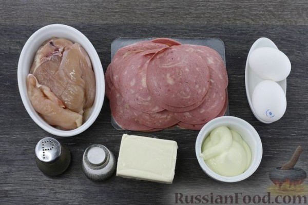 Закуска из ветчины с плавленым сыром и курицей