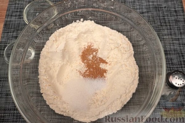 Пиде с бараньим фаршем и овощами