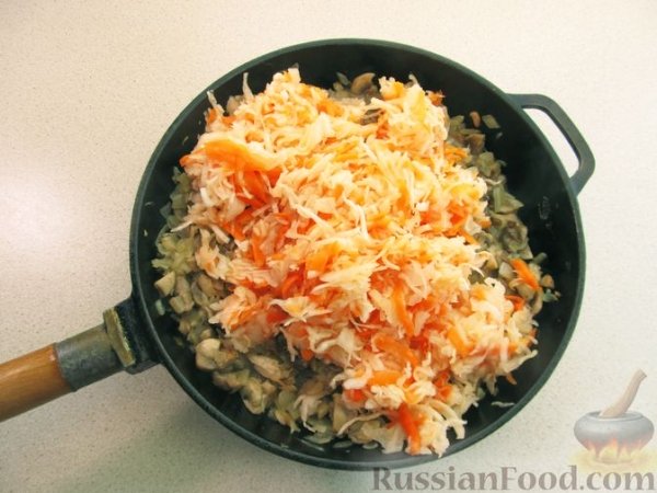 Постный рулет из лаваша, с грибами и квашеной капустой
