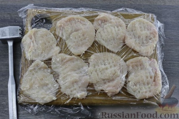 Куриная грудка, запечённая под сырно-овощной шапочкой