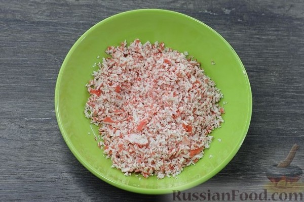 Бутерброды с крабовыми палочками, сыром и ананасами
