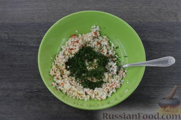 Драники с крабовыми палочками и укропом