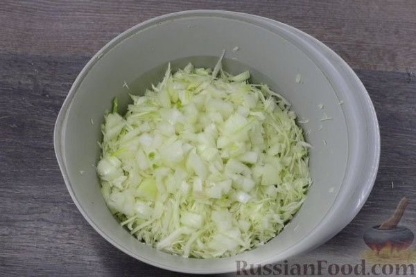 Капуста, тушенная с грибами и куриными желудками