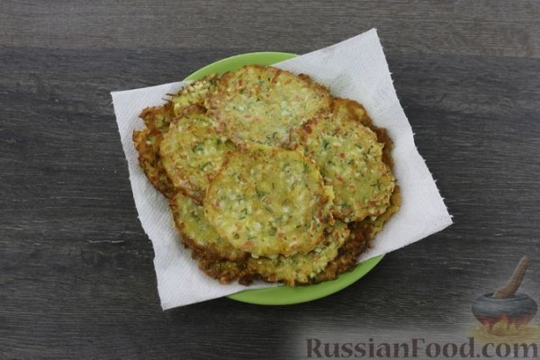 Драники с крабовыми палочками и укропом
