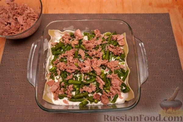 Лазанья с тунцом, стручковой фасолью и сыром