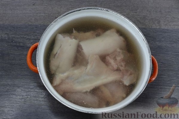Праздничный холодец "Курица-наседка"