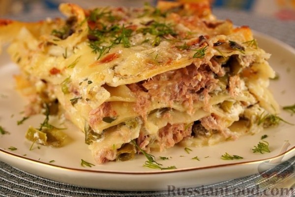 Лазанья с тунцом, стручковой фасолью и сыром