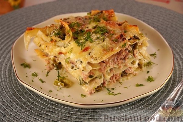 Лазанья с тунцом, стручковой фасолью и сыром