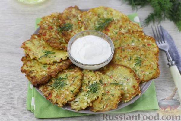 Драники с крабовыми палочками и укропом