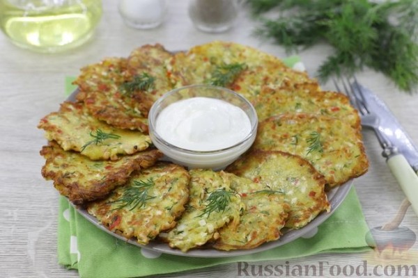 Драники с крабовыми палочками и укропом