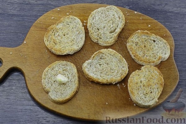 Бутерброды с крабовыми палочками, сыром и ананасами