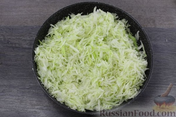 Капуста, тушенная с грибами и куриными желудками