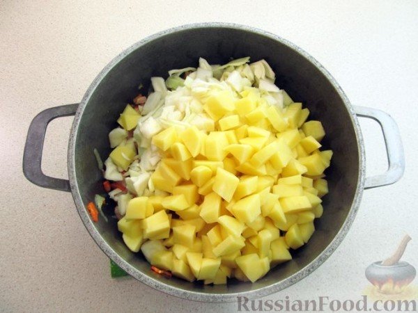 Суп с копчёным мясом и капустой