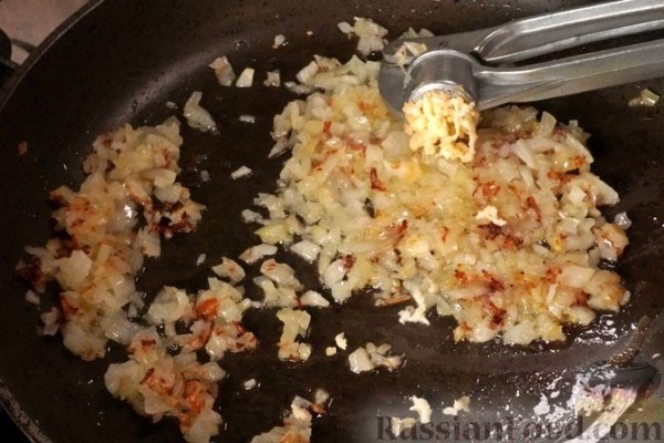 Пиде с бараньим фаршем и овощами