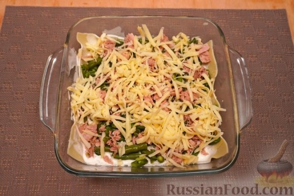 Лазанья с тунцом, стручковой фасолью и сыром