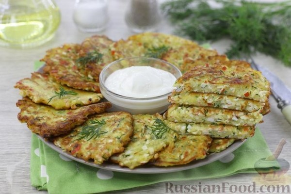 Драники с крабовыми палочками и укропом