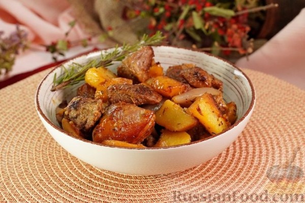 Баранина, тушенная с картофелем и луком-шалот