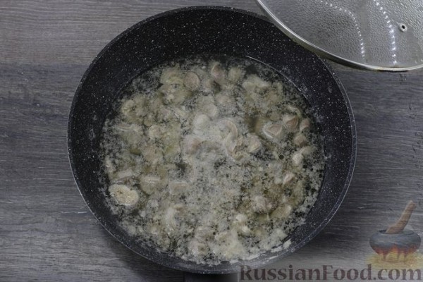 Капуста, тушенная с грибами и куриными желудками