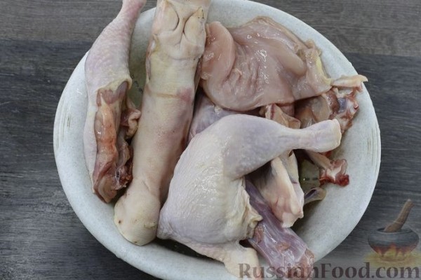 Праздничный холодец "Курица-наседка"