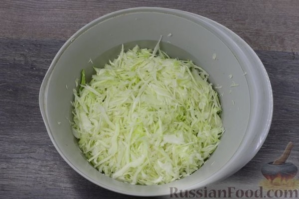 Капуста, тушенная с грибами и куриными желудками