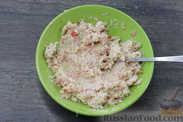Бутерброды с крабовыми палочками, сыром и ананасами