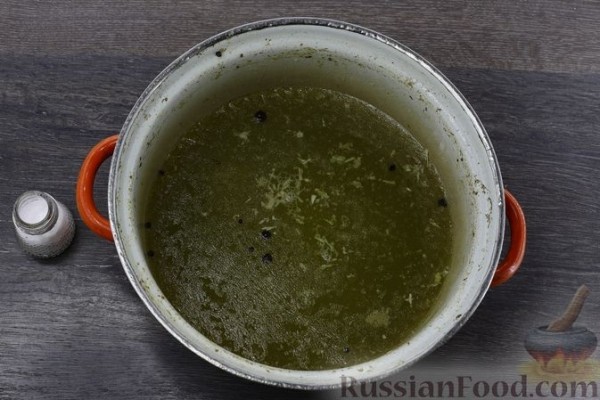 Праздничный холодец "Курица-наседка"