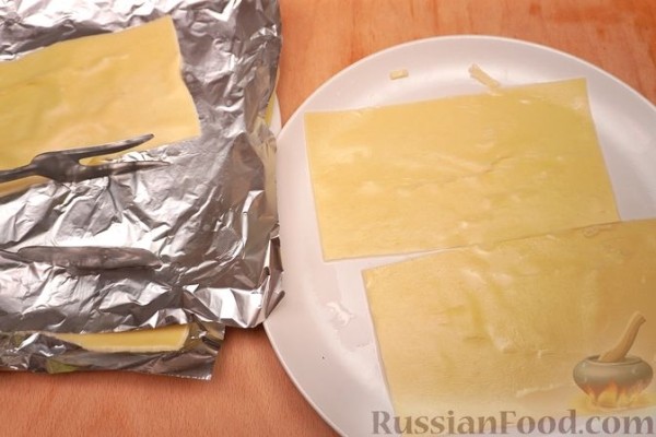 Лазанья с тунцом, стручковой фасолью и сыром