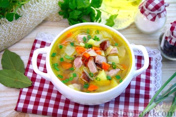 Суп с копчёным мясом и капустой