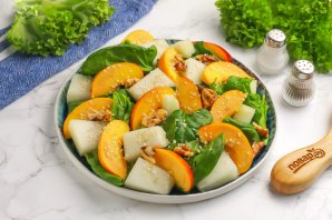 Салат с нектаринами и дыней