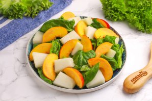 Салат с нектаринами и дыней