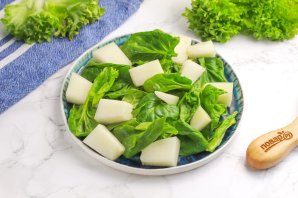 Салат с нектаринами и дыней