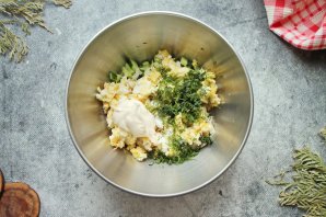 Салат с треской и кукурузой