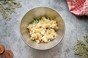 Салат с треской и кукурузой