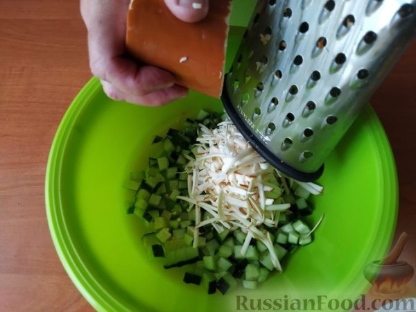 Салат "Прованс" с кукурузой и колбасным сыром