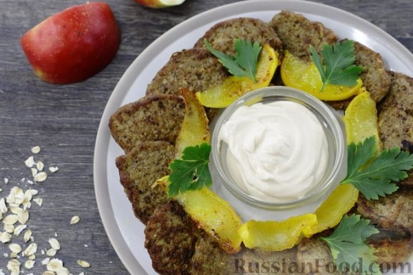 Печёночные оладьи с яблоками (без муки)