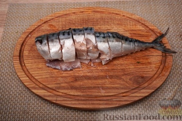 Скумбрия в горчично-сметанном маринаде, запечённая с картофелем