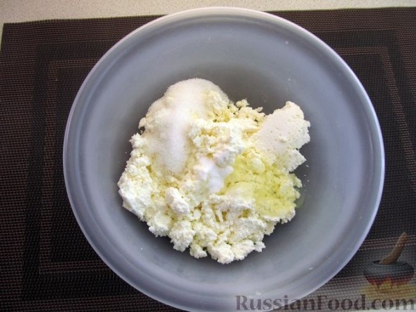 Сочники с творогом и изюмом
