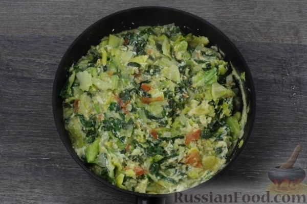 Тушёная капуста со шпинатом и яйцами