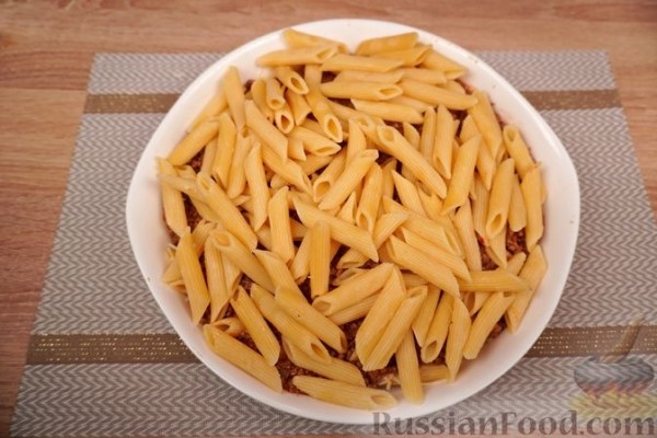 Пастицио (запеканка из макарон с фаршем и сыром, под соусом бешамель)