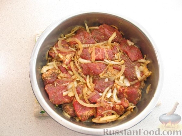 Шашлык из свиной шеи в духовке (с картофелем)